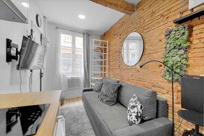 TV - Getaway For 2, Beautiful Studio Near The Garonne (Toulouse)