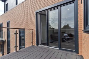 Exterior detail - Ashford town centre | 1BR with fast WiFi & Balcony (Ashford)