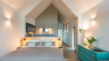 40-inch Smart TV with digital channels, TV