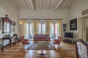 Smart TV, fireplace, DVD player, books