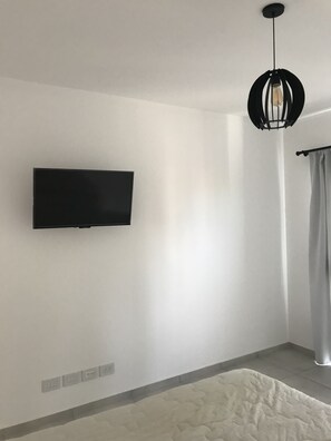 1 bedroom, free WiFi, bed sheets - Temporary rental apartment Htal Italiano (San Justo)