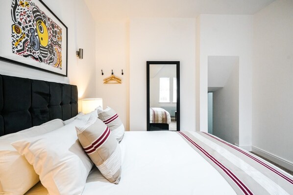 Standard-Doppelzimmer, 1 Doppelbett, Nichtraucher, mit Bad | Kostenloses WLAN, Bettwäsche