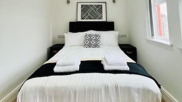 Economy Double Room, 1 Double Bed, Non Smoking, Ensuite | Free WiFi, bed sheets