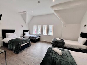 Standard Quadruple Room, Multiple Beds, Non Smoking, Ensuite - The Anfield Hotel (Liverpool)