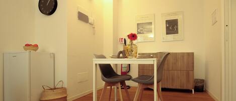 Een 24-inch televisie met kabelzenders