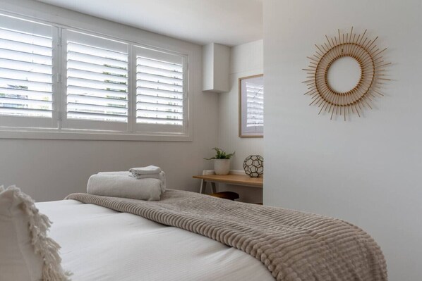 2 bedrooms, desk, iron/ironing board, travel cot