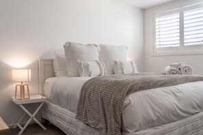 2 bedrooms, desk, iron/ironing board, travel crib