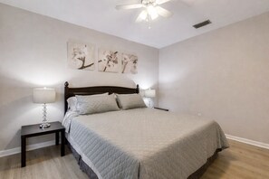 2 quartos, escrivaninha, Wi-Fi de cortesia, roupa de cama