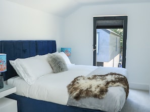 3 bedrooms, individually decorated, individually furnished, free WiFi