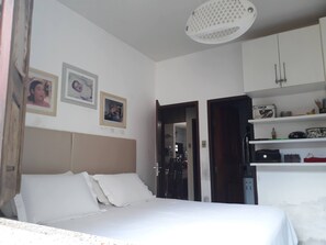 2 soverom, skrivebord, strykejern/-brett og wi-fi (inkludert)