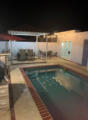 حمام سباحة