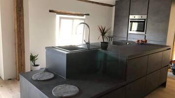 Réfrigérateur, four, plaque de cuisson, lave-vaisselle