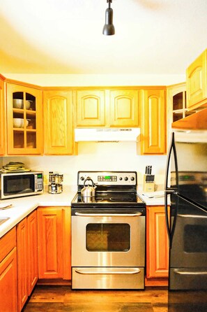 冰箱、微波炉、烤箱、炉灶