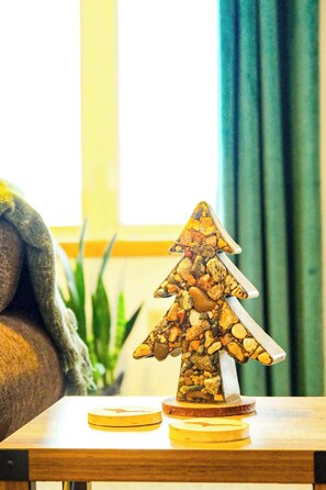 Unclassified image, 2 of 24, button