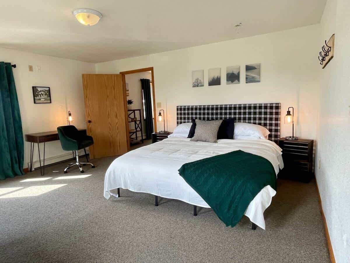 1 habitación, escritorio, tabla de planchar con plancha y wifi 