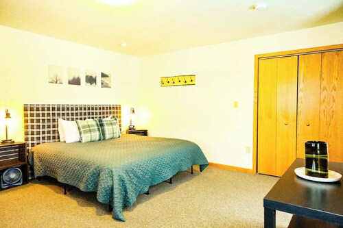 Downtown "Green Room" at Villages on Aurora