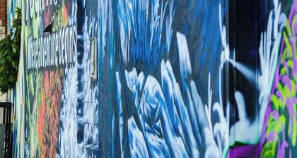 "Blue Room" Premium Downtown Apartment at Villages on Aurora