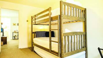 2 bedrooms, desk, iron/ironing board, free WiFi