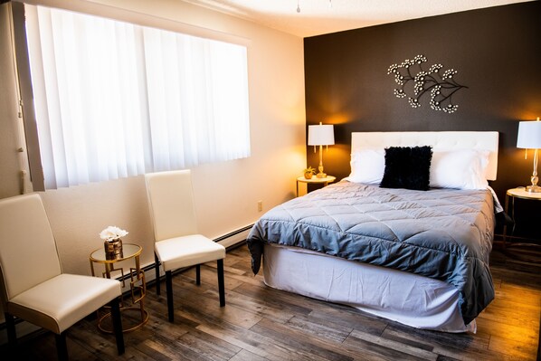 2 Schlafzimmer, Schreibtisch, Bügeleisen/Bügelbrett, Reisekinderbett