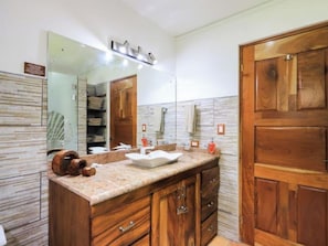 Combinazione doccia/vasca, carta igienica