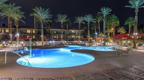Piscine extérieure, piscine chauffée