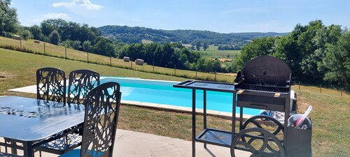 villa de campagne dans un petit village avec piscine privé