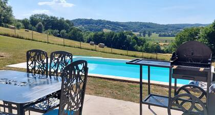 villa de campagne dans un petit village avec piscine privé