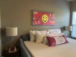 3 slaapkamers, een strijkplank/strijkijzer, wifi, beddengoed