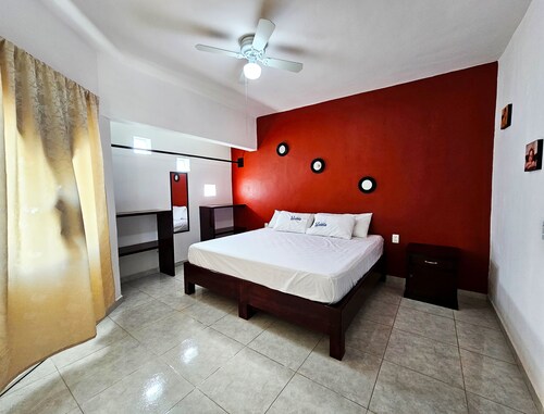 House 5 Minutes From the Women's Hospital With All Services