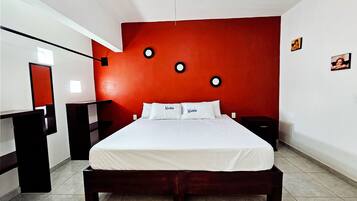 3 chambres, bureau, Wi-Fi gratuit, draps fournis