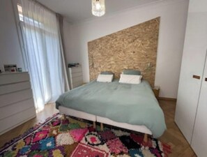 3 chambres, fer et planche à repasser, Wi-Fi, draps fournis