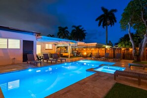 Pool - Modern Design Amazing Pool/Soaking tub 5 min to Beach (Hollywood)