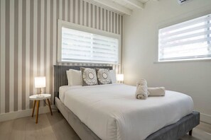 4 Schlafzimmer, Schreibtisch, Bügeleisen/Bügelbrett, Reisekinderbett