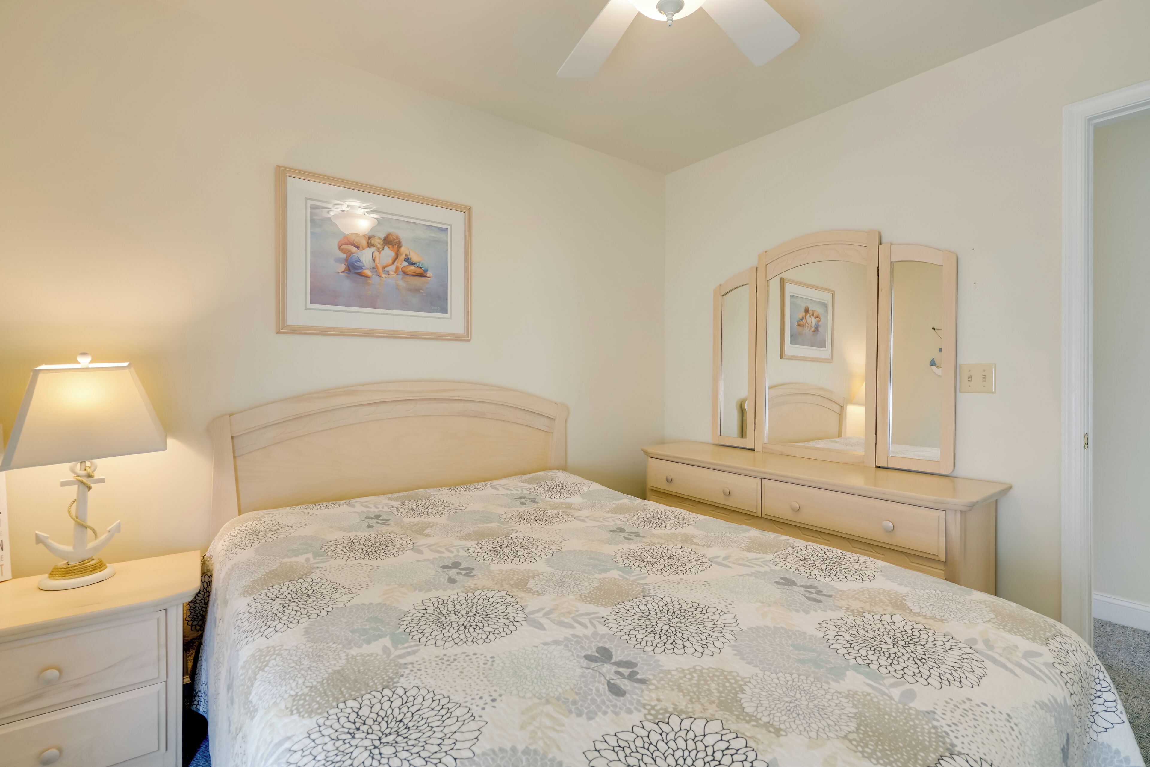 3 bedrooms, desk, internet, bed sheets