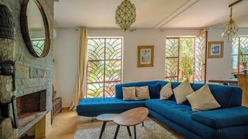 Smart TV, chimenea y videojuegos