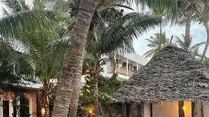 Unclassified image, 4 of 39, button - Sunrise Beach Villa (Matemwe)