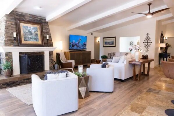 Smart TV, fireplace, DVD player, books