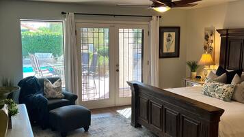 5 habitaciones, escritorio y tabla de planchar con plancha