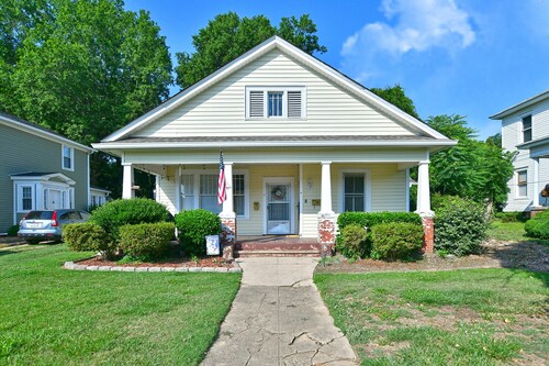 Cozy, convenient, freshly renovated bungalow