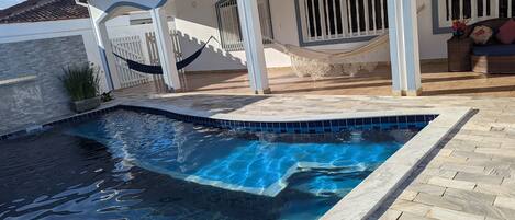 حمّام سباحة خارجي