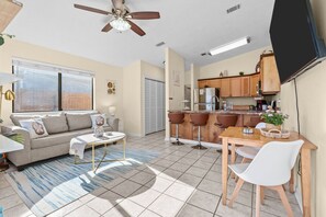 Smart TV, Netflix, books, streaming services