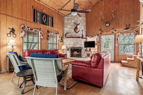 Steps from THE Frio River with river access included, the perfect Concan cottage with the best price