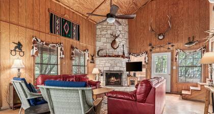 Steps from THE Frio River with river access included, the perfect Concan cottage with the best price
