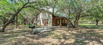 Steps from THE Frio River with river access included, the perfect Concan cottage with the best price