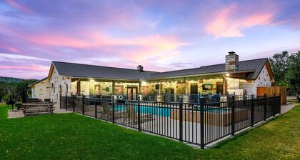 Walk to THE Frio River-access included + private swimming pool, hot tub & outdoor kitchen