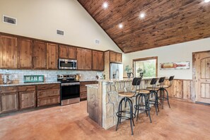 Fridge, microwave, oven, stovetop - Private swimming pool, huge outdoor entertainment area, less than 5-minute drive to THE Frio River (Concan)