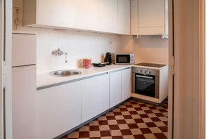 Micro-ondes, four, plaque de cuisson