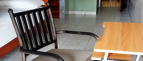 1 habitación, escritorio, tabla de planchar con plancha y wifi gratis