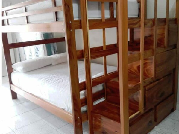 1 chambre, bureau, fer et planche à repasser, Wi-Fi