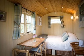 Dining - Dragonfly- Luxury Shepherds Hut in Stunning Meadow (Toft Monks)